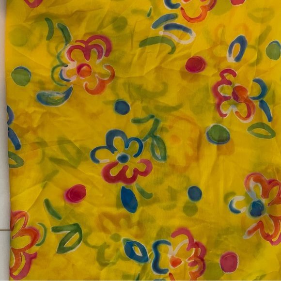Yellow sarong with flowers - Picture 9 of 9